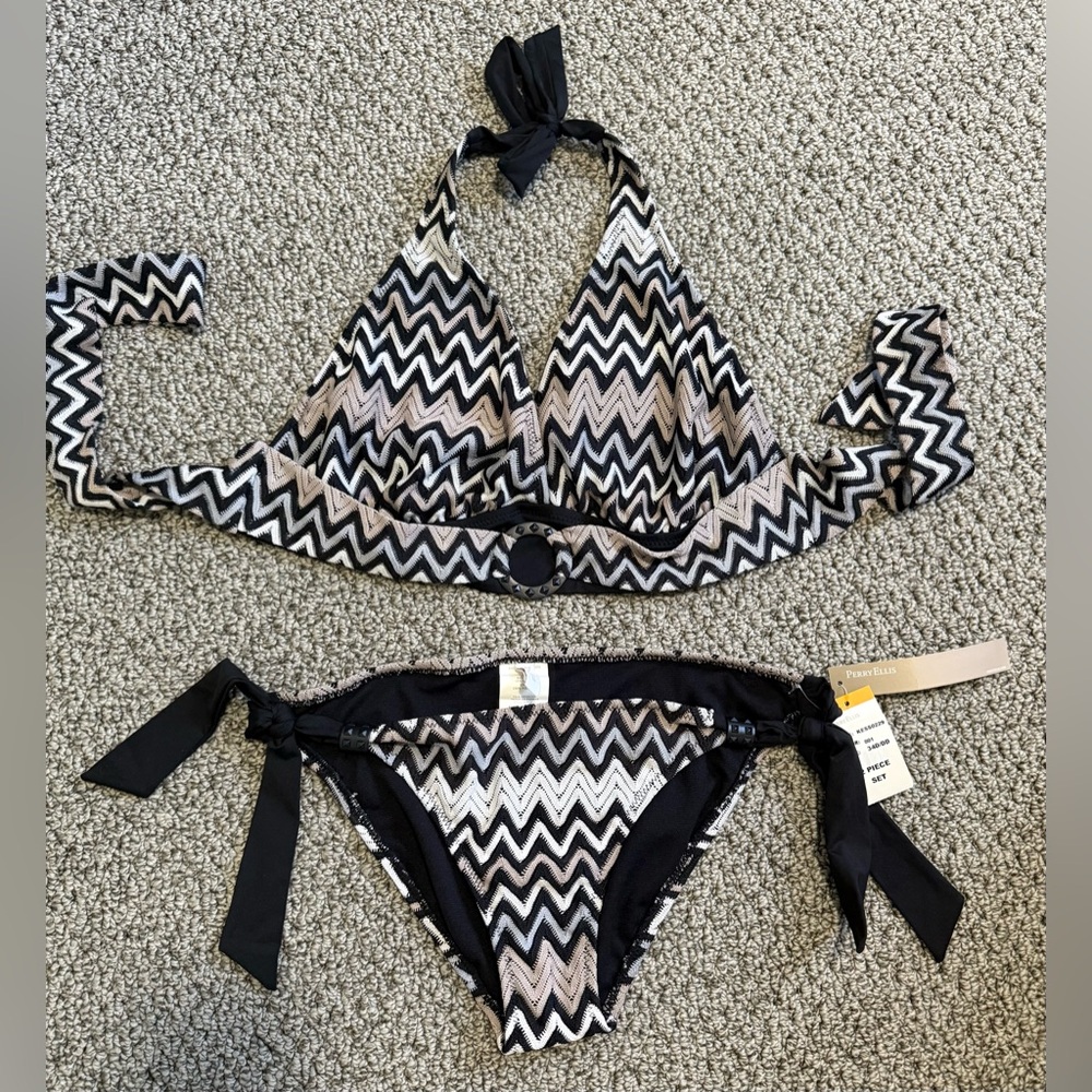 NWT! Perry Ellis chevron style bikini set. 34D/DD top and size Small bottoms